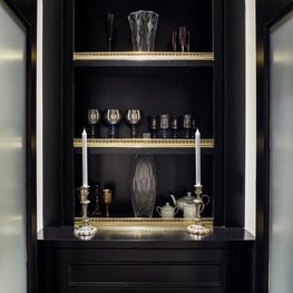 Old Hollywood Penthhouse - Elevated china storage