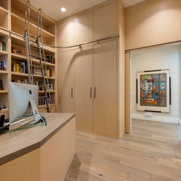 Florida Residence for Contemporary Painting and Art Glass Collectors