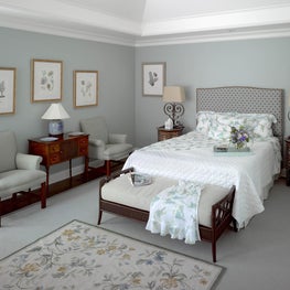 Transitional Courtyard Home