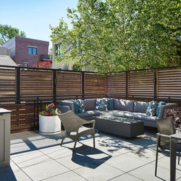 Honore Modern, Exterior Living Space