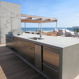 Outdoor Kitchen