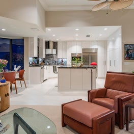 Florida Residence for Contemporary Painting and Art Glass Collectors