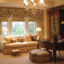 The Ruffled Window keeps it traditional in this New Jersey home.