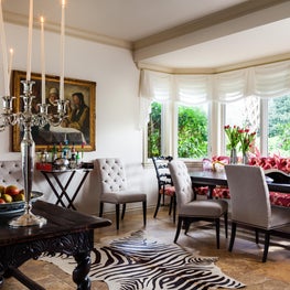 This dining room has achieved personality by using a mix of colors and patterns.