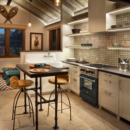 Mt. Barlow - Guest House Kitchen