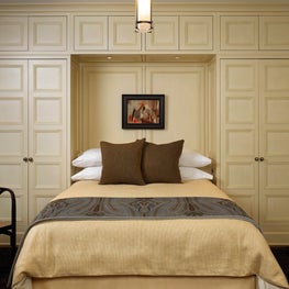 Chicago, Illinois Gold Coast Prewar Co-op Apartment