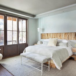 Mt. Barlow - Guest Bedroom