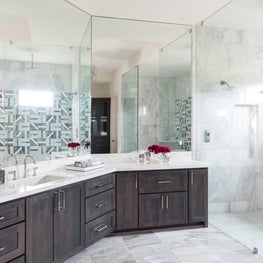 Portfolio: High contrast bathroom with black and white tile