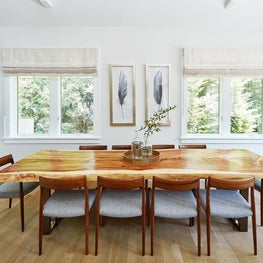 White, bright Hamptons dining room with natural wood table