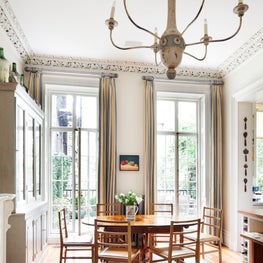 Townhouse dining room with natural light, floor-to-ceiling windows 