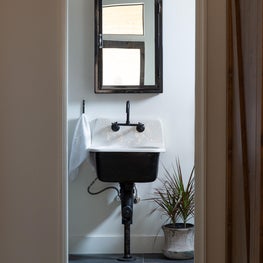 Effortless Cool Vintage Bathroom