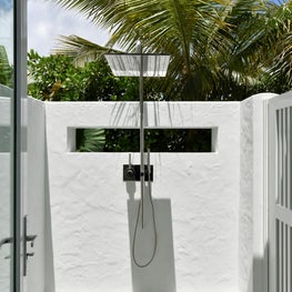 Crisp and clean outdoor shower in Palm Beach