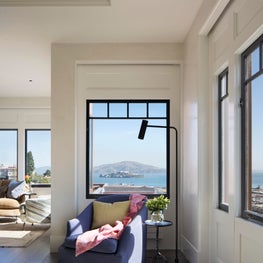  Family Home with a View- Serene Sitting Area