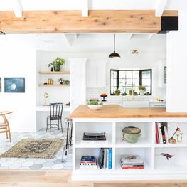California Style Open Plan with Vaulted Ceiling, White Oak, and Exposed Beams 