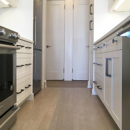 White Open Contemporary Kitchen with Porcelain Floors