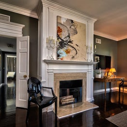 Hyde park living area fireplace design