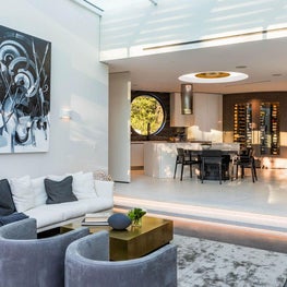 BEVERLY HILLS BACHELOR PAD