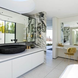 BEVERLY HILLS BACHELOR PAD