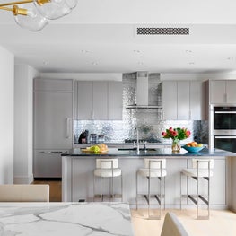 Clean and Modern Kitchen, Austin Pied À Terre, Austin, TX