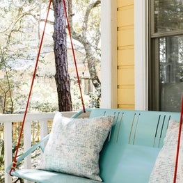 Seaside Cottage - Porch Swing 