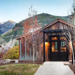 Mt. Barlow - Guest House Exterior