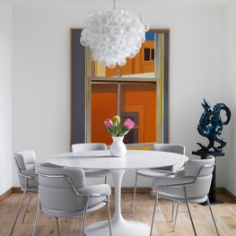 Sausalito Residence - Monochromatic space where art is the window to color