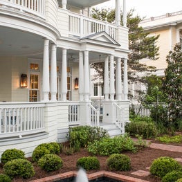 Entry Court, Seaside Avenue Residence, Seaside, Florida