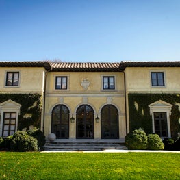 Tuscan Villa Style Home Inspired by Italian Classicism 