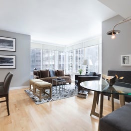 San Francisco High-rise Bachelor's Flat