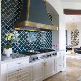 Stunning Kitchen Hood and Backsplash