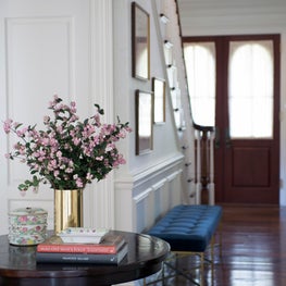 An Entrace with a Touch of Glamor