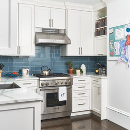 Transitional kitchen in simple white and blue