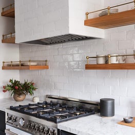 Spanish Modern Kitchen with open shelves and integrated hood