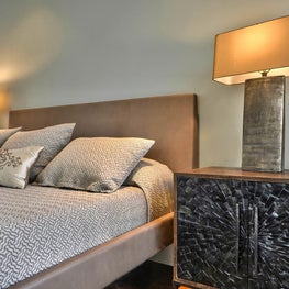 Hyde park bedroom close up