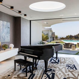 BEVERLY HILLS BACHELOR PAD