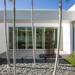 Simplicity in an outdoor transition space in Palm Beach