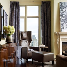 We created a design appropriate to our client's casual lifestyle while still complementing the architectural setting.