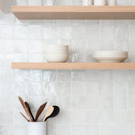 Warm Edge - Elegant Open Shelving