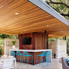 Modern Outdoor Bar and Patio - Bull Creek Residence, Austin, TX 