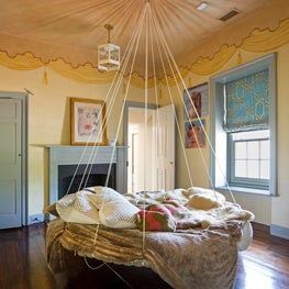 Tusculum Estate Swing Bed