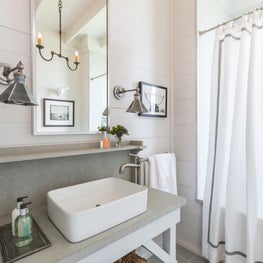 Farmhouse bathroom design