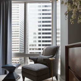 San Francisco High-rise Bachelor's Flat