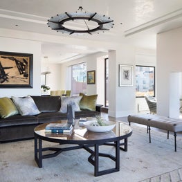  Family Home with a View- Glamorous Living Area 