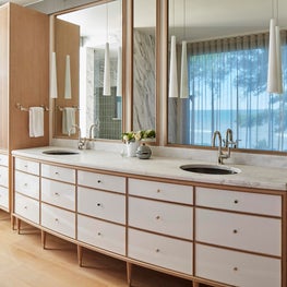 Modern Lakefront Home