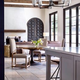 Portfolio: Breakfast area with earthy accents and neutral tones