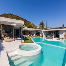 BEVERLY HILLS BACHELOR PAD