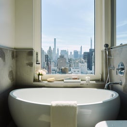 Contemporary round bath tub with city view