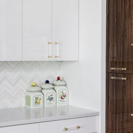 Detail shot of marble mosaic splash 