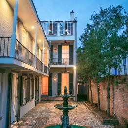 French Quarter / Courtyard with solar heating