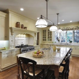 WESTCHESTER RESIDENCE A Traditional Family Kitchen